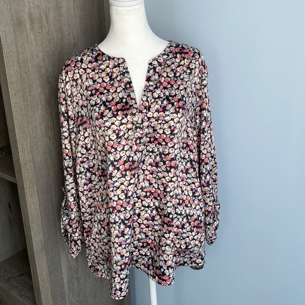 Daniel Rainn Split Neck Floral Blouse. Size XL.